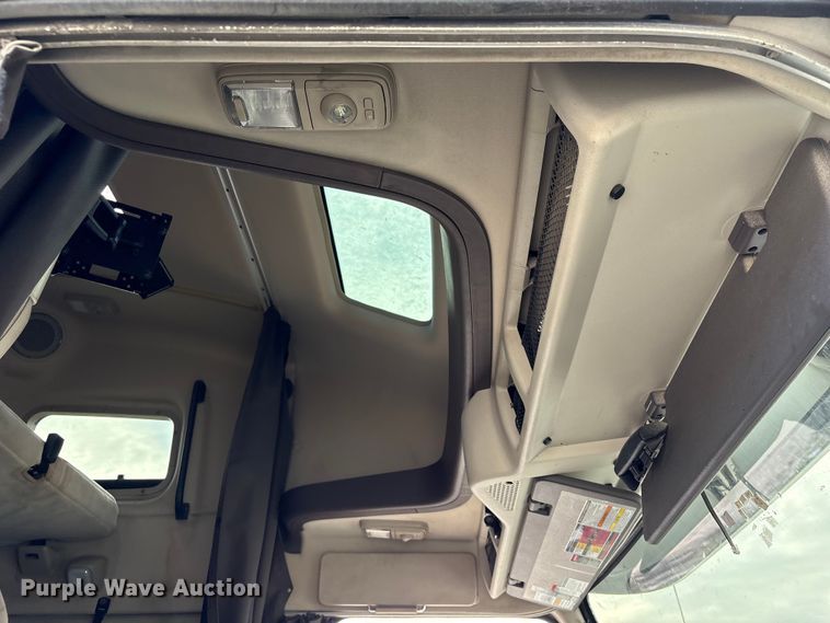 image for item YA1388 2016 Volvo VNL semi truck