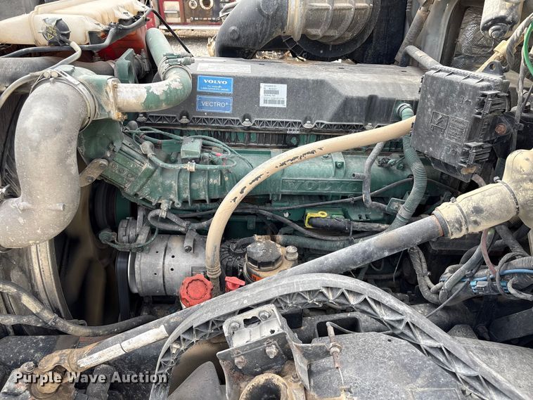 image for item YA1388 2016 Volvo VNL semi truck