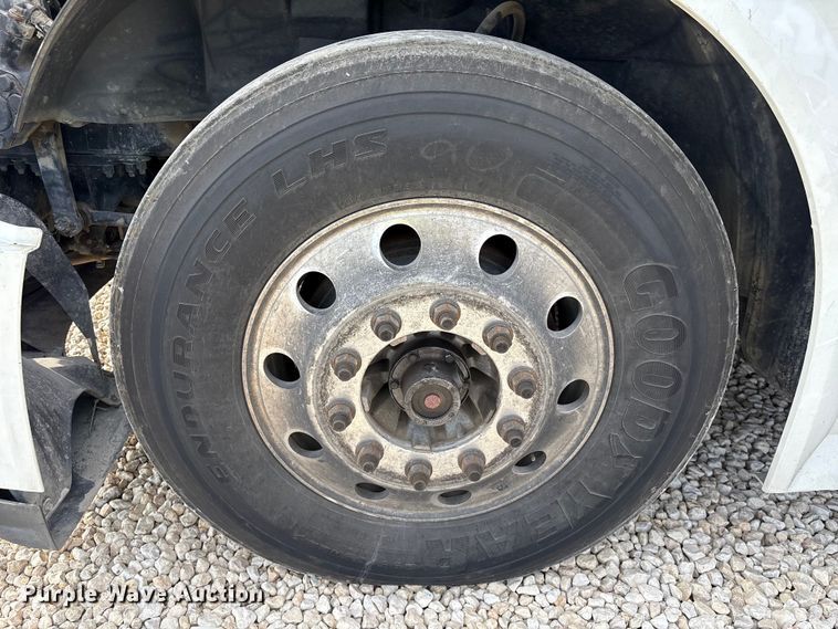 image for item YA1388 2016 Volvo VNL semi truck