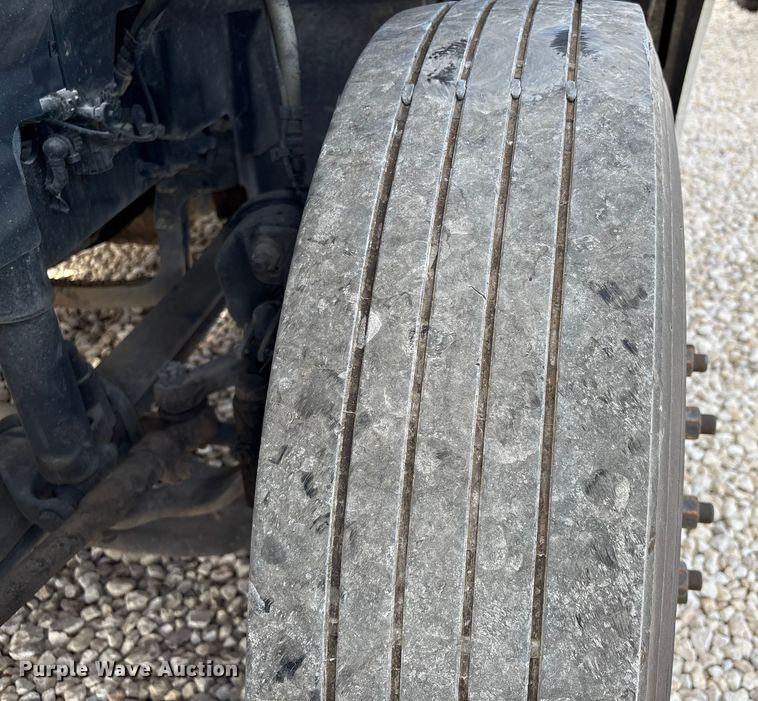 image for item YA1388 2016 Volvo VNL semi truck