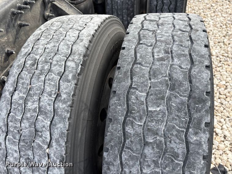 image for item YA1388 2016 Volvo VNL semi truck