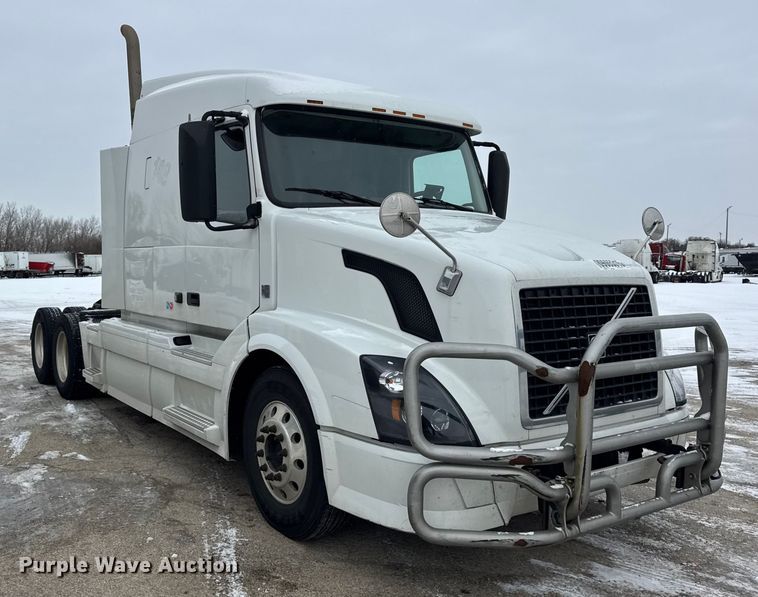 image for item YA1390 2015 Volvo VNL semi truck