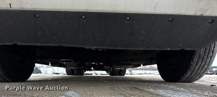 image for item YA1390 2015 Volvo VNL semi truck