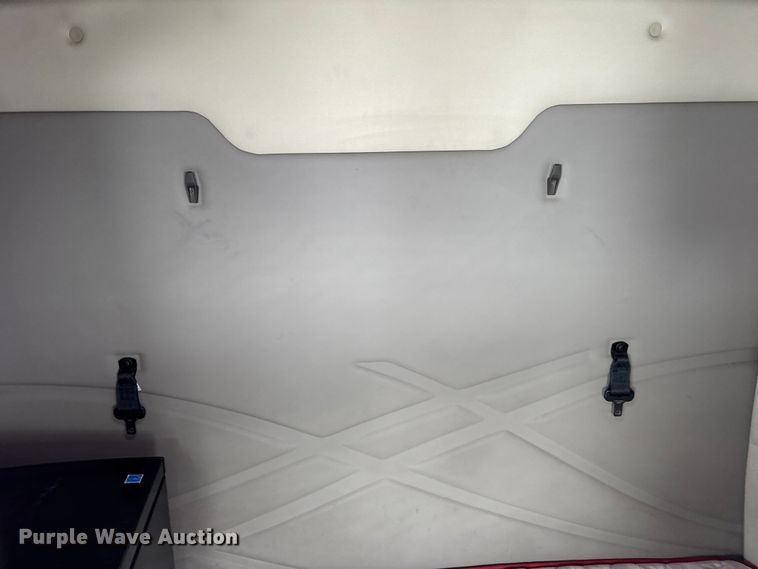 image for item YA1390 2015 Volvo VNL semi truck