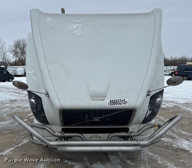 image for item YA1390 2015 Volvo VNL semi truck