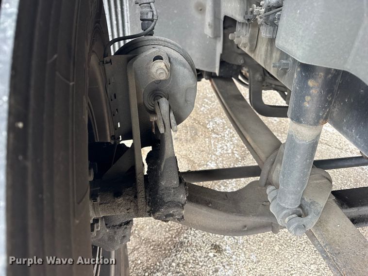 image for item YA1390 2015 Volvo VNL semi truck