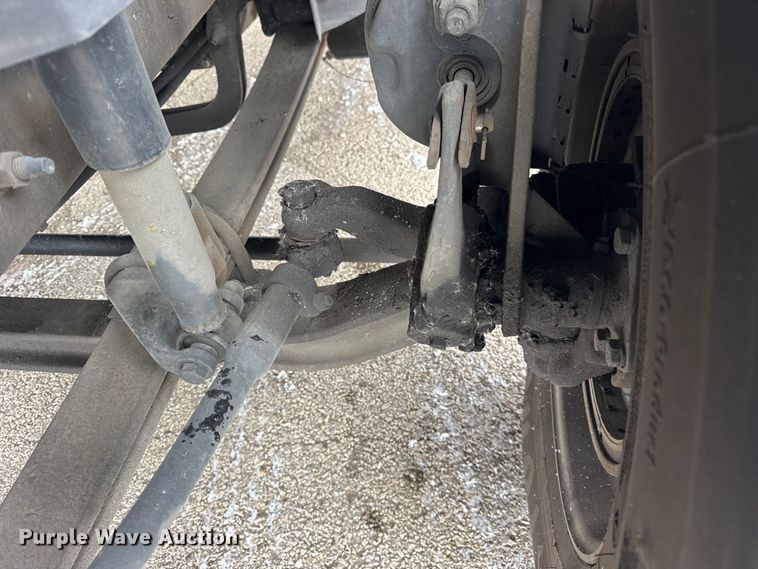 image for item YA1390 2015 Volvo VNL semi truck