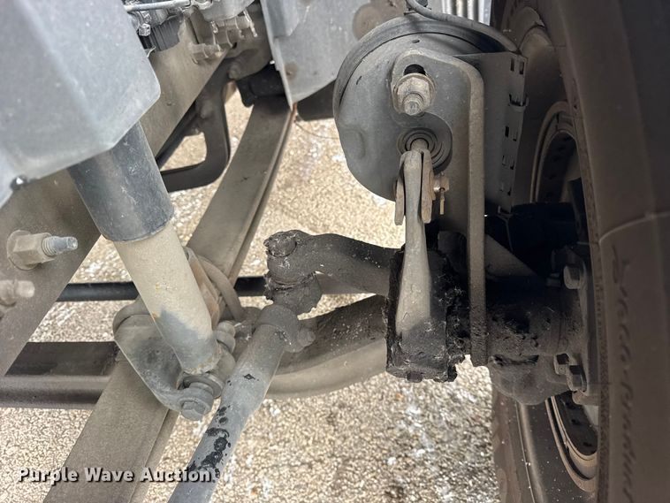 image for item YA1390 2015 Volvo VNL semi truck