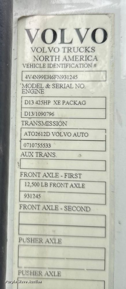 image for item YA1390 2015 Volvo VNL semi truck