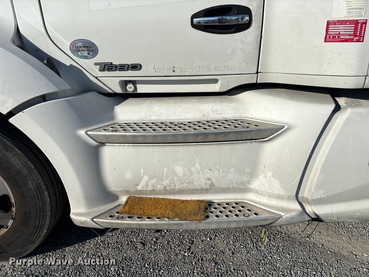 image for item YA1438 2020 Kenworth T680 semi truck