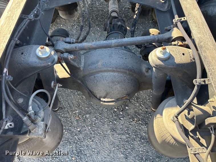 image for item YA1438 2020 Kenworth T680 semi truck