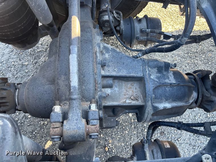 image for item YA1438 2020 Kenworth T680 semi truck