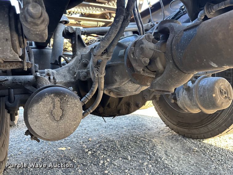 image for item YA1438 2020 Kenworth T680 semi truck