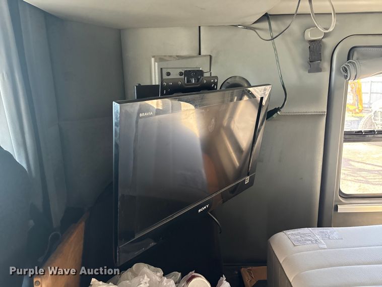 image for item YA1438 2020 Kenworth T680 semi truck