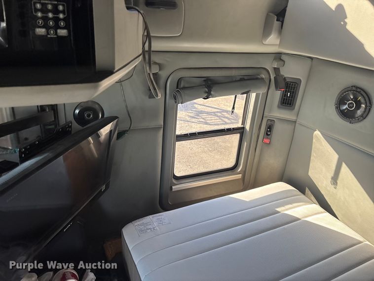 image for item YA1438 2020 Kenworth T680 semi truck