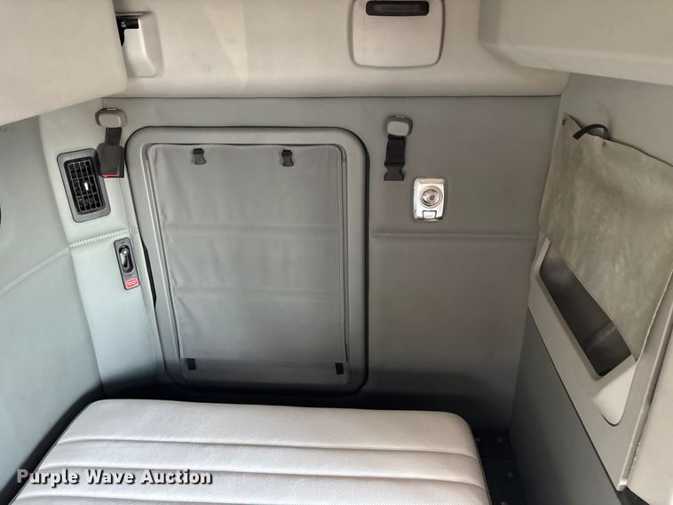 image for item YA1438 2020 Kenworth T680 semi truck