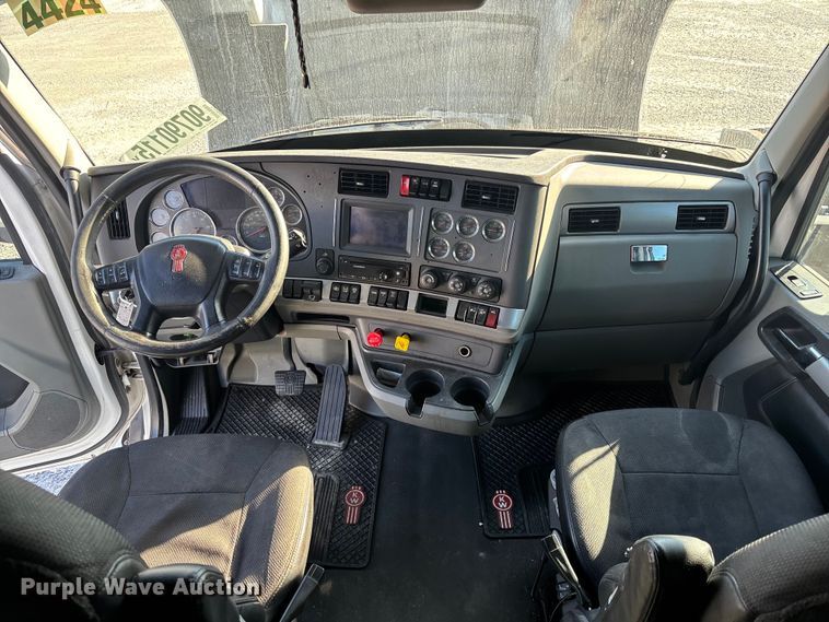 image for item YA1438 2020 Kenworth T680 semi truck