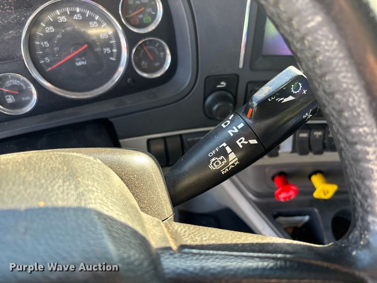 image for item YA1438 2020 Kenworth T680 semi truck