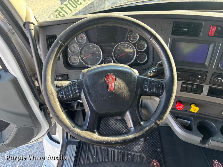 image for item YA1438 2020 Kenworth T680 semi truck