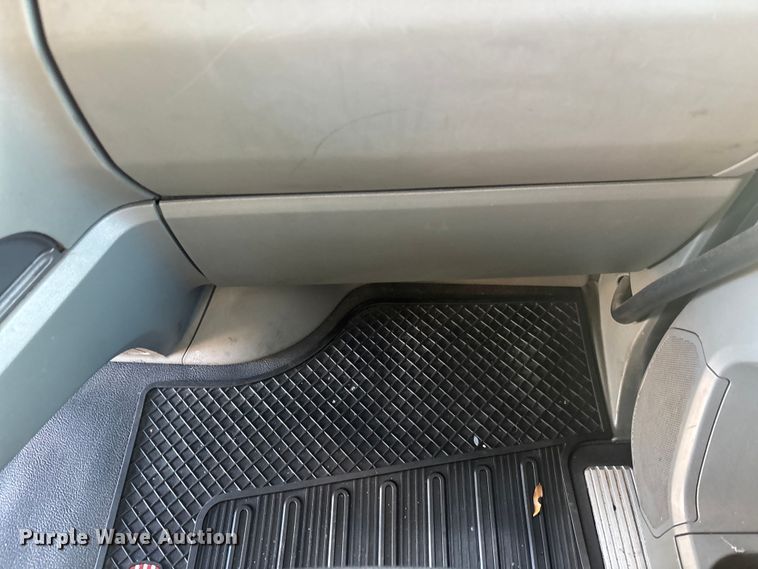 image for item YA1438 2020 Kenworth T680 semi truck