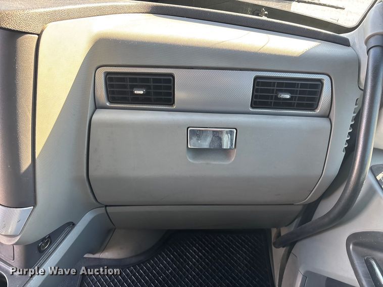 image for item YA1438 2020 Kenworth T680 semi truck