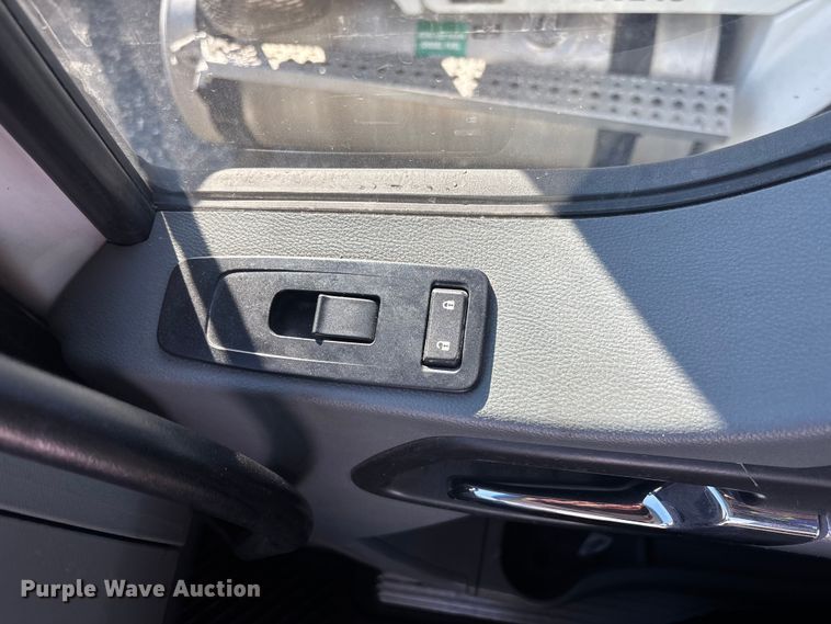 image for item YA1438 2020 Kenworth T680 semi truck