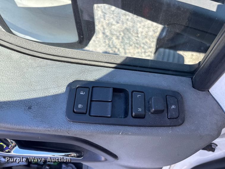 image for item YA1438 2020 Kenworth T680 semi truck