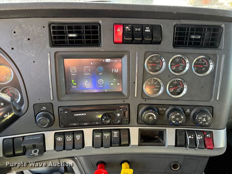 image for item YA1438 2020 Kenworth T680 semi truck