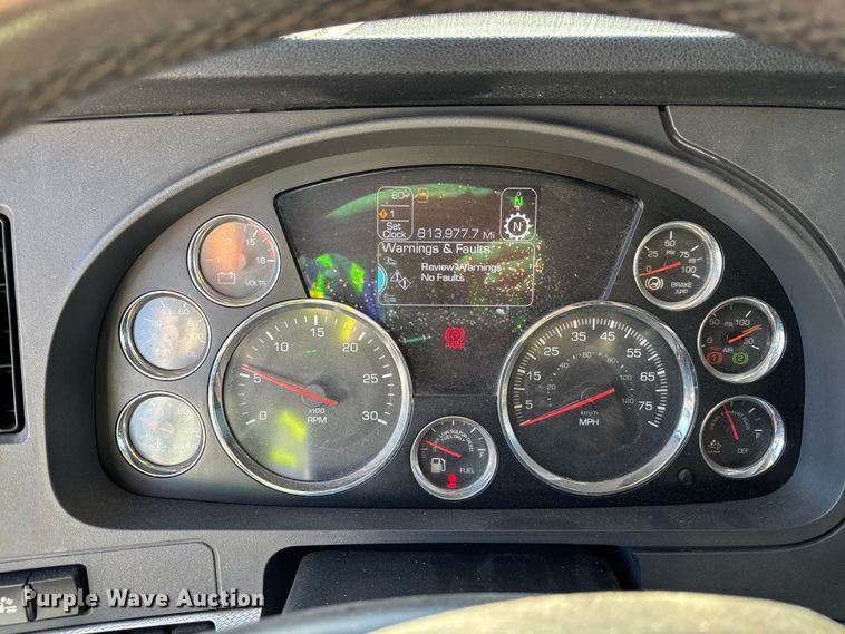 image for item YA1438 2020 Kenworth T680 semi truck