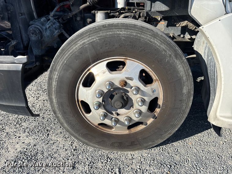 image for item YA1438 2020 Kenworth T680 semi truck