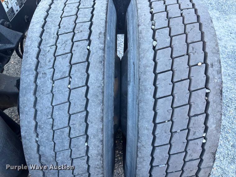 image for item YA1438 2020 Kenworth T680 semi truck