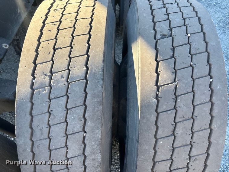 image for item YA1438 2020 Kenworth T680 semi truck