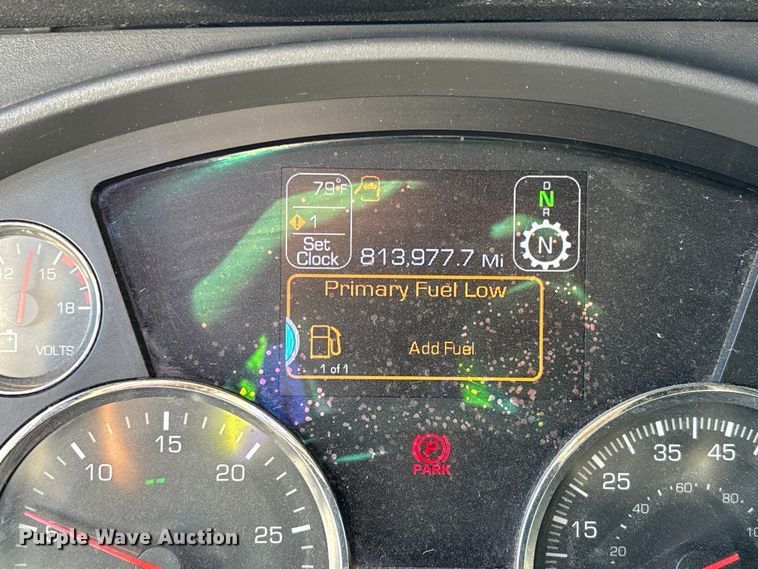 image for item YA1438 2020 Kenworth T680 semi truck