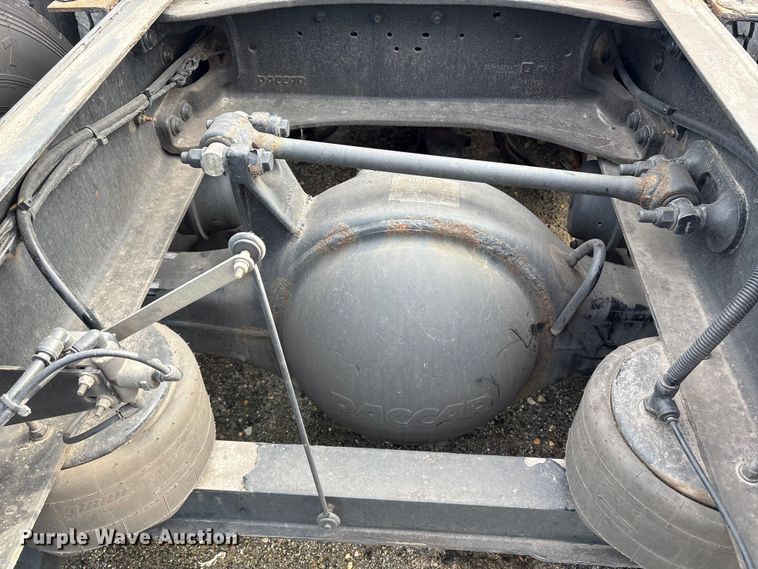 image for item YA1475 2020 Peterbilt 579 semi truck