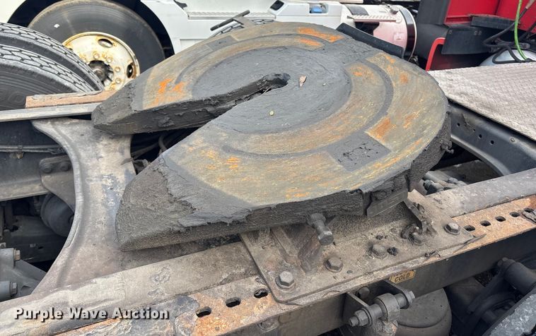 image for item YA1475 2020 Peterbilt 579 semi truck