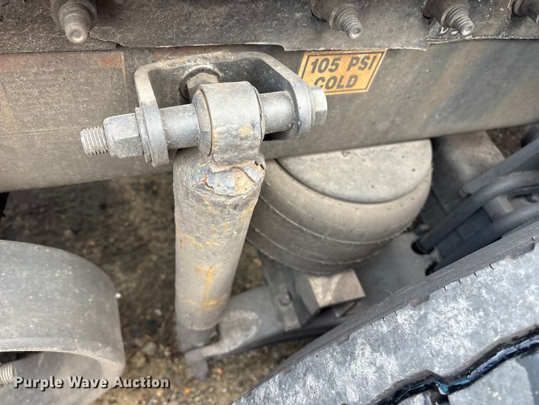 image for item YA1475 2020 Peterbilt 579 semi truck