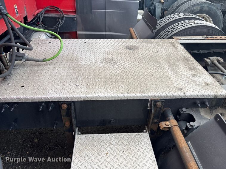 image for item YA1475 2020 Peterbilt 579 semi truck