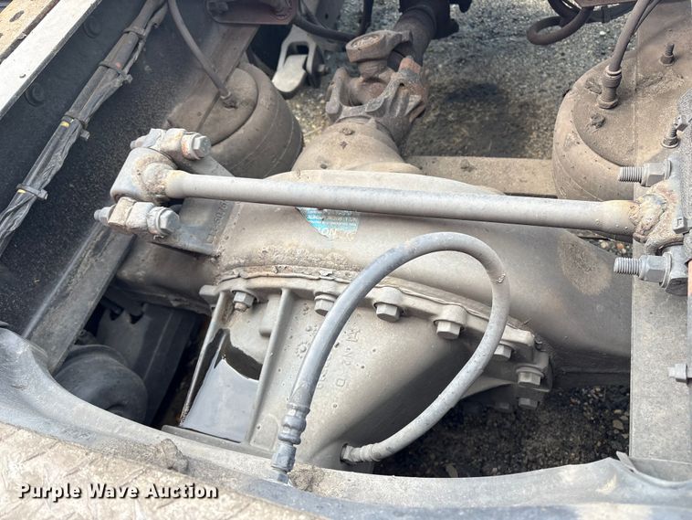 image for item YA1475 2020 Peterbilt 579 semi truck