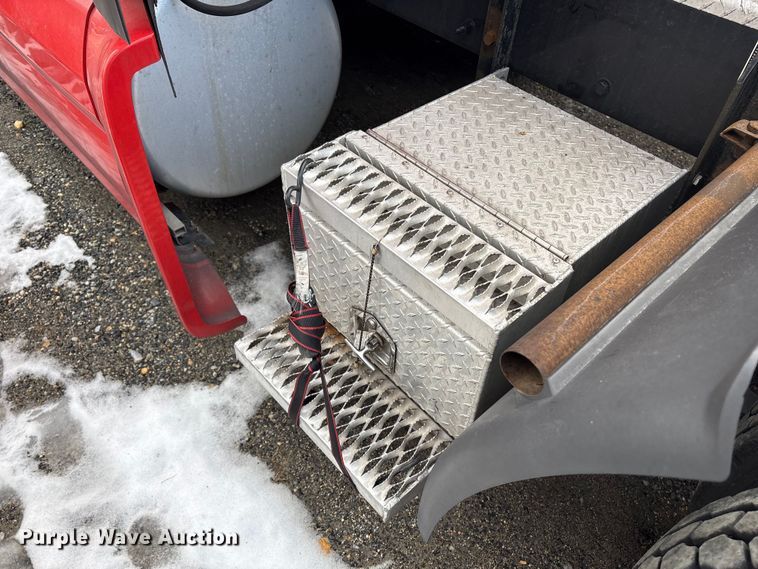 image for item YA1475 2020 Peterbilt 579 semi truck