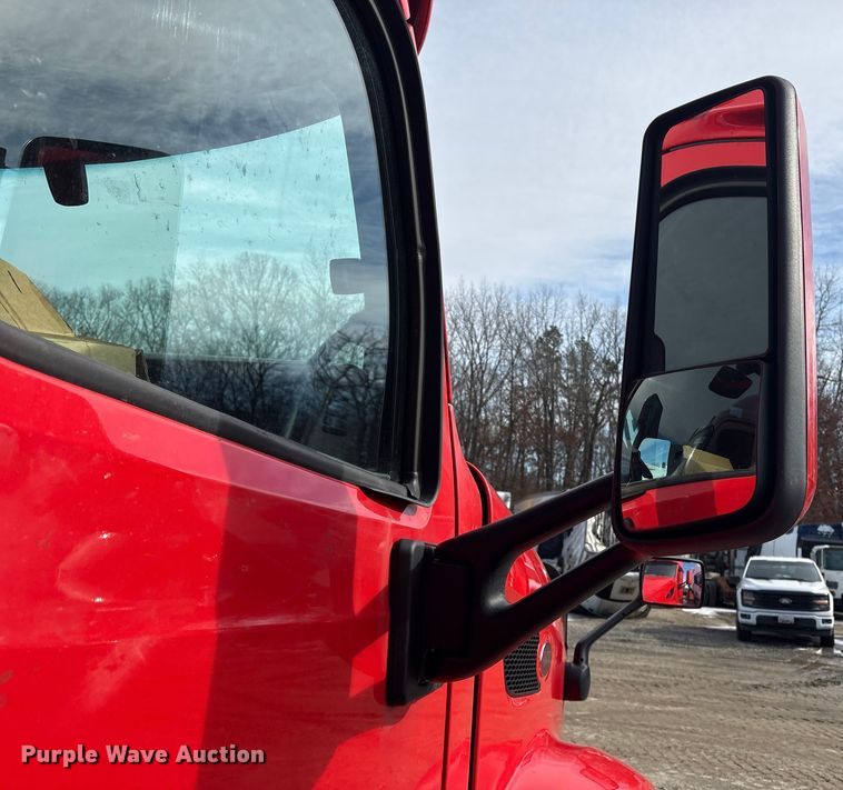 image for item YA1475 2020 Peterbilt 579 semi truck