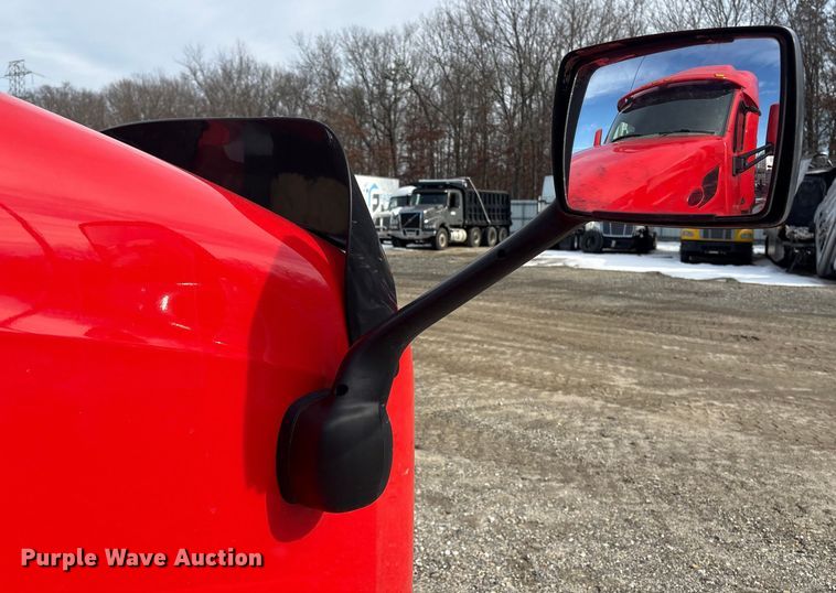 image for item YA1475 2020 Peterbilt 579 semi truck