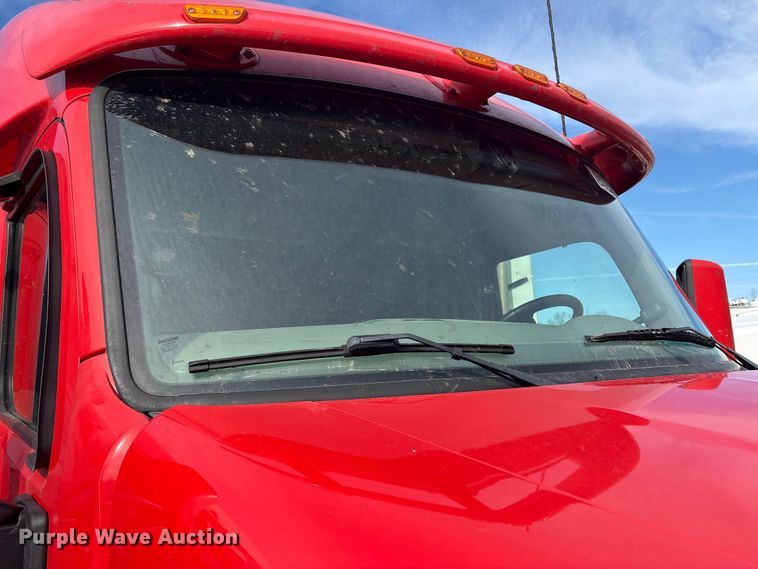 image for item YA1475 2020 Peterbilt 579 semi truck