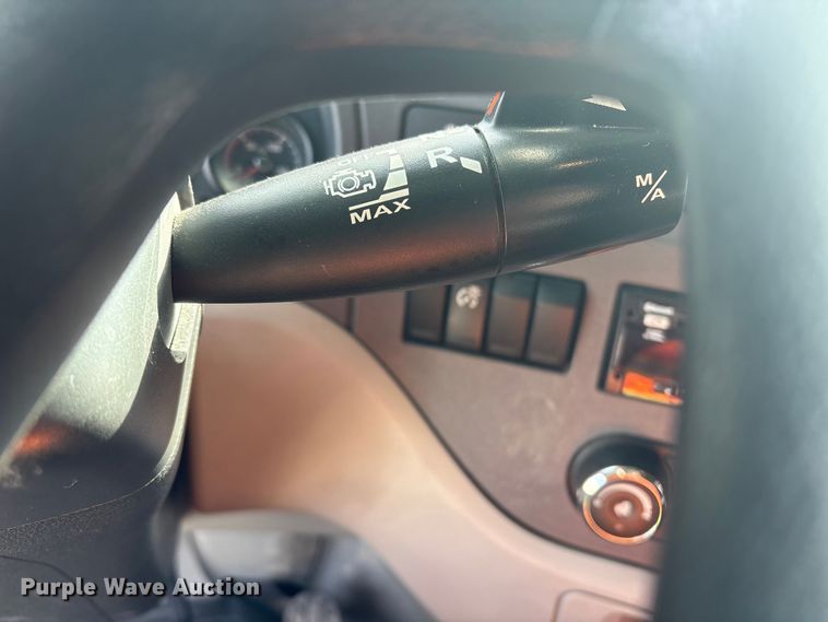 image for item YA1475 2020 Peterbilt 579 semi truck