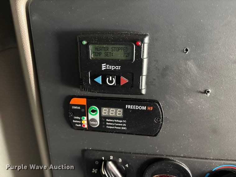 image for item YA1475 2020 Peterbilt 579 semi truck