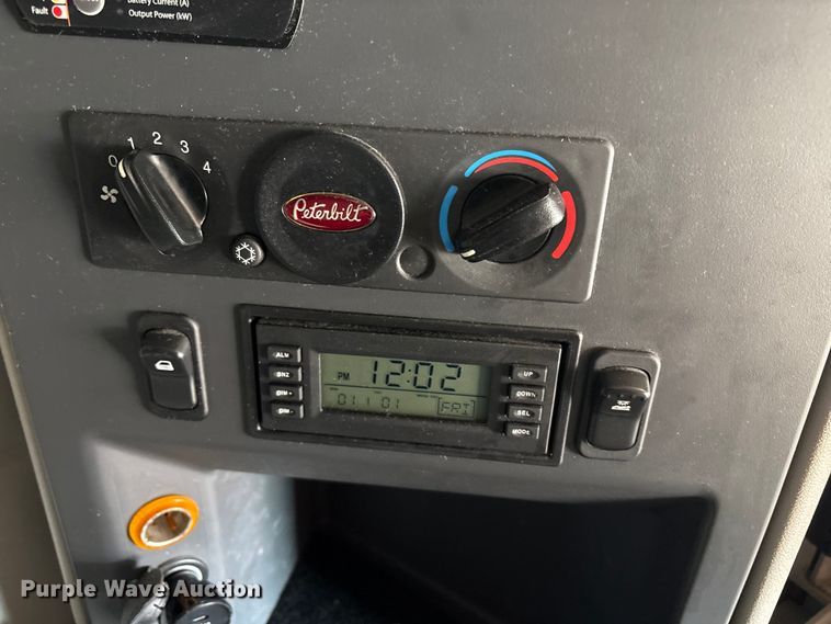 image for item YA1475 2020 Peterbilt 579 semi truck