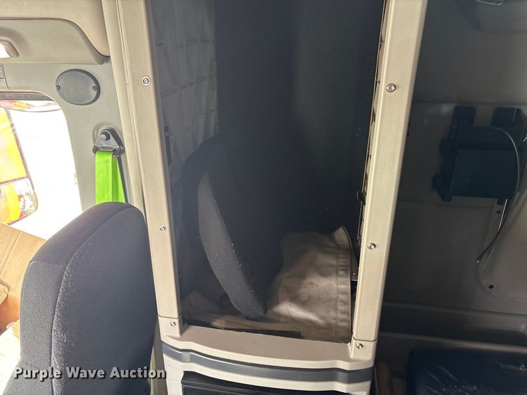 image for item YA1475 2020 Peterbilt 579 semi truck