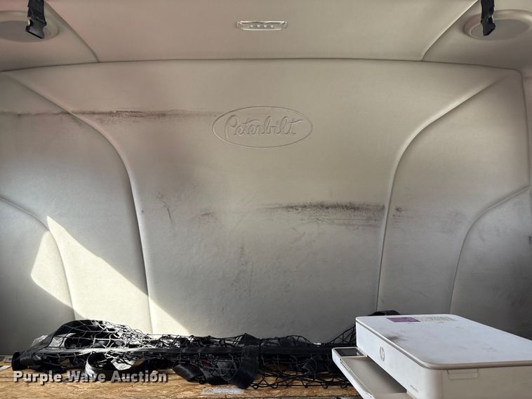 image for item YA1475 2020 Peterbilt 579 semi truck