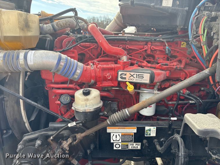 image for item YA1475 2020 Peterbilt 579 semi truck