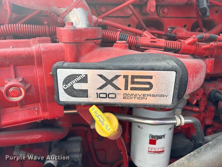 image for item YA1475 2020 Peterbilt 579 semi truck