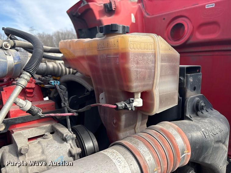 image for item YA1475 2020 Peterbilt 579 semi truck